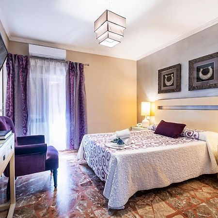 Hotel Gines Exterior photo