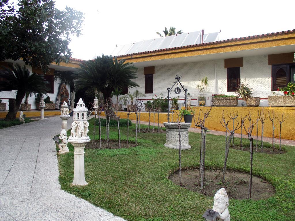 Hotel Gines Exterior photo